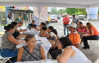 Personas usuarias en Sarapiquí evacuaron sus consultas en la Feria de Servicios de la Defensa Pública 